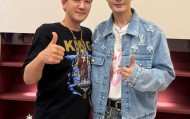 杨子晒与黄晓明聚会合照！被网友辣评美颜开太大都不像他了