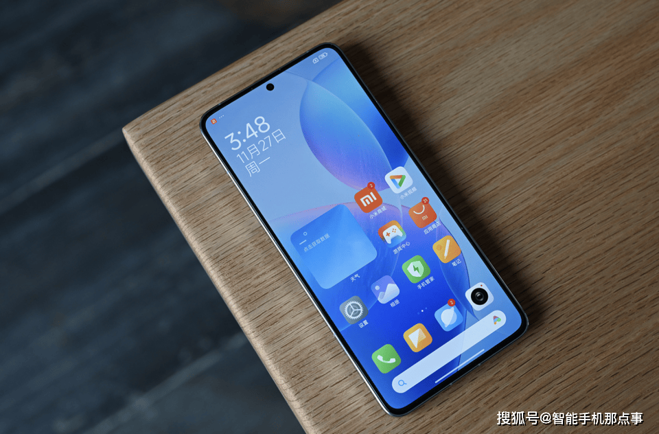 红米K70 Ultra：整体策略比较激进！红米K80系列：质感提升明显！