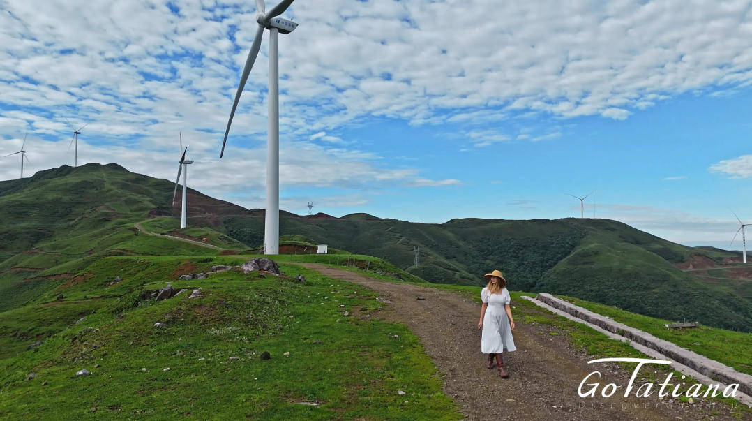 Go with Tatiana｜来贵州当一回“追风者” Explore the charm of windmills in Guizhou
