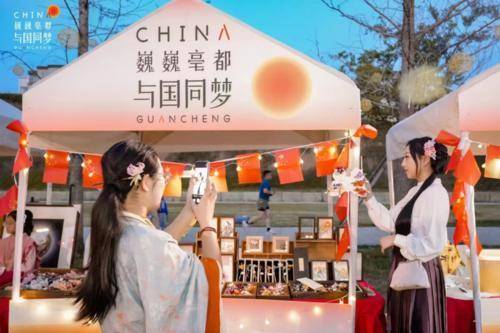 国庆嗨翻，共接待游客1614.2万人次，“新郑州”年轻力MAX