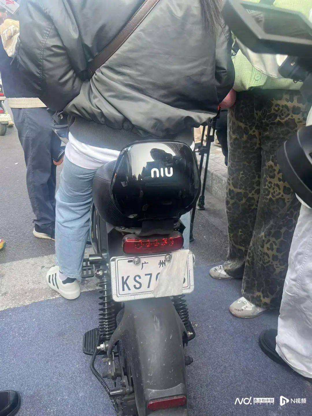 罚50！罚100！广州“电鸡”车主被罚，现场直击