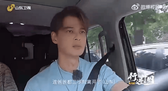 48岁知名演员回山东老家被偶遇：骑三蹦子、收麦子、赶大集、啃大葱！网友：回家最勤的明星