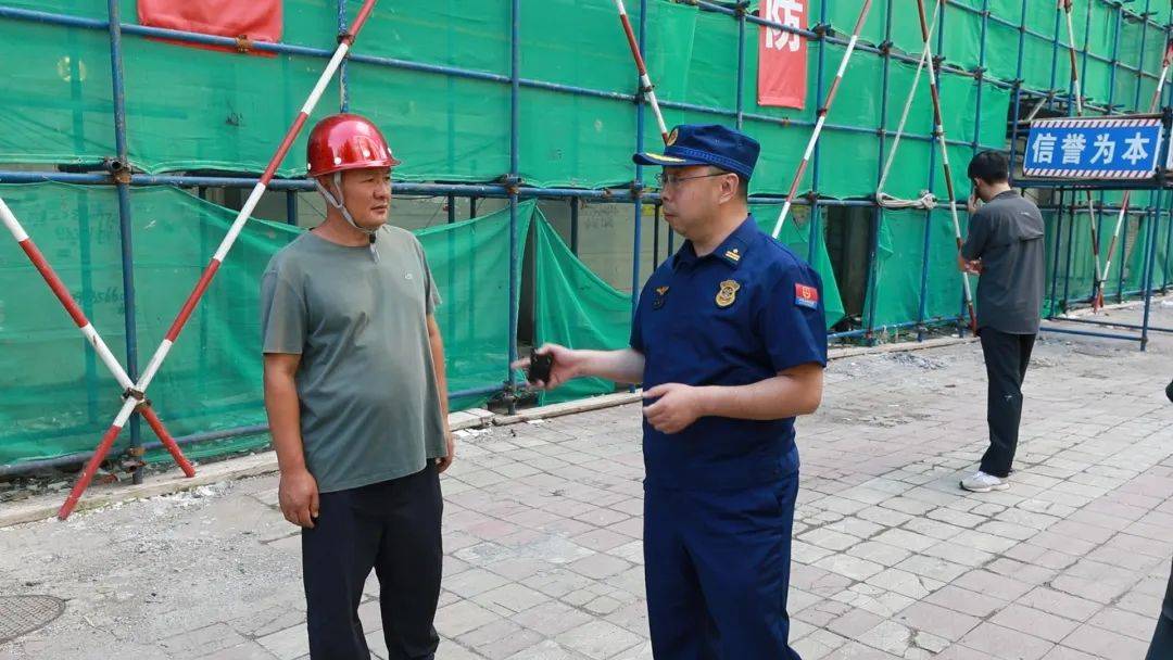 绥化市人员密集场所动火作业和建筑保温安全隐患整治专班开展消防安全联合检查