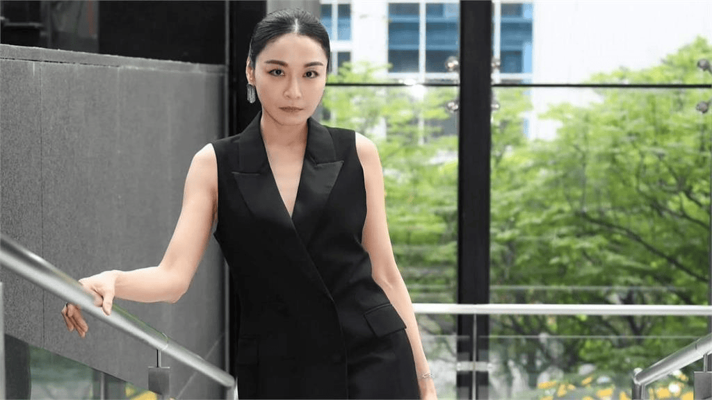 台媒:台女艺人江祖平自曝遭性侵,绿媒前高层之子被警方带回调查