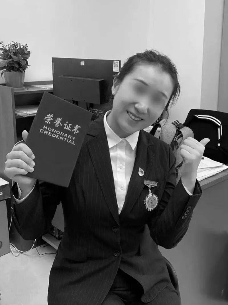 28岁女律师被砸中身亡，家属索赔200多万