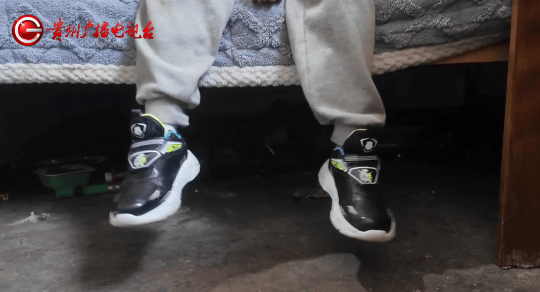 心酸!12岁男孩“独居”贵阳一安置房内,父亲回应:迫于无奈,因为……