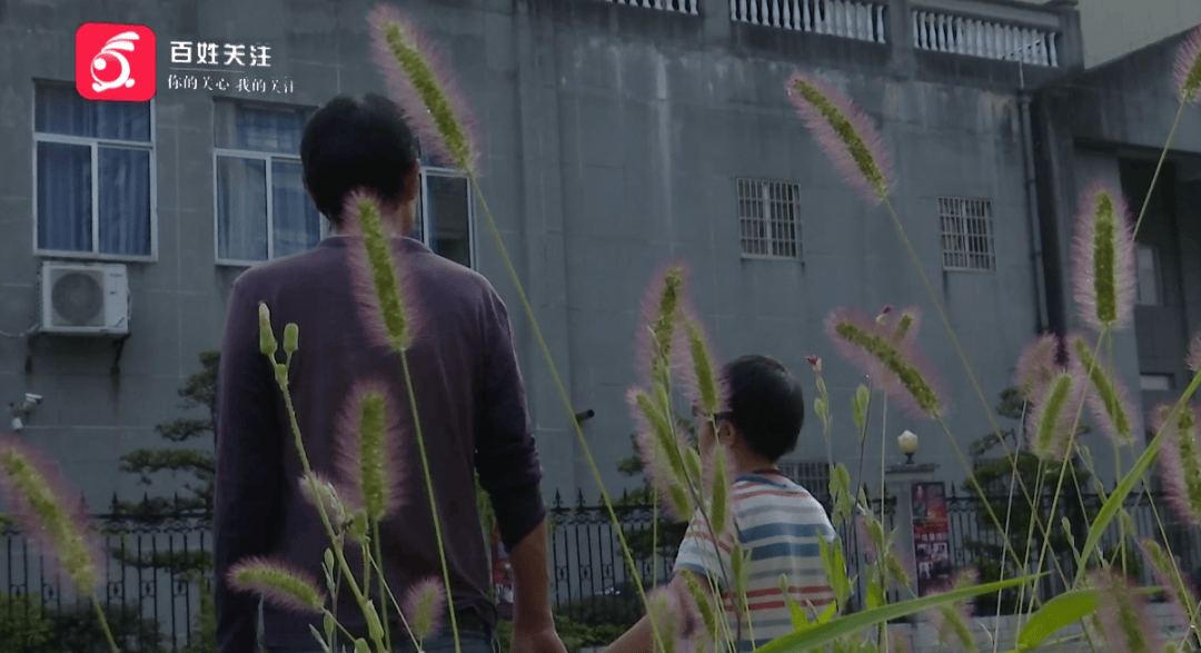 心酸!12岁男孩“独居”贵阳一安置房内,父亲回应:迫于无奈,因为……