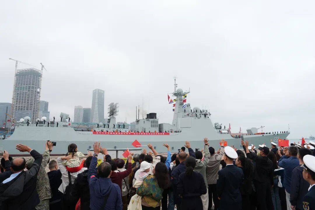 唐山舰、大庆舰、太湖舰，起航！