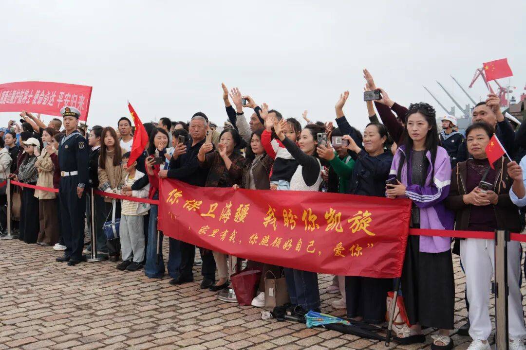 唐山舰、大庆舰、太湖舰，起航！