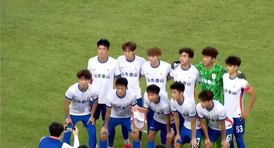 李金羽力荐泰山高中锋贾伟伟，鲁媒称其为武术奇才与加强版张玉宁