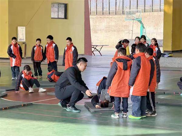 永州市小学体育叶利萍名师工作室送教送培活动在江永县思源实验学校举行
